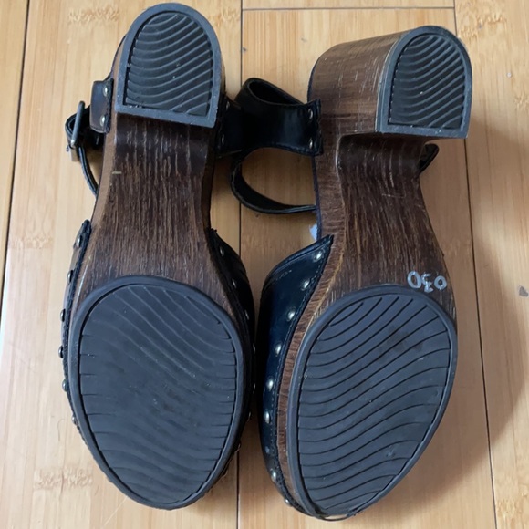 WHITE MOUNTAIN ANKLE STRAP PLATFORMS - Picture 4 of 7